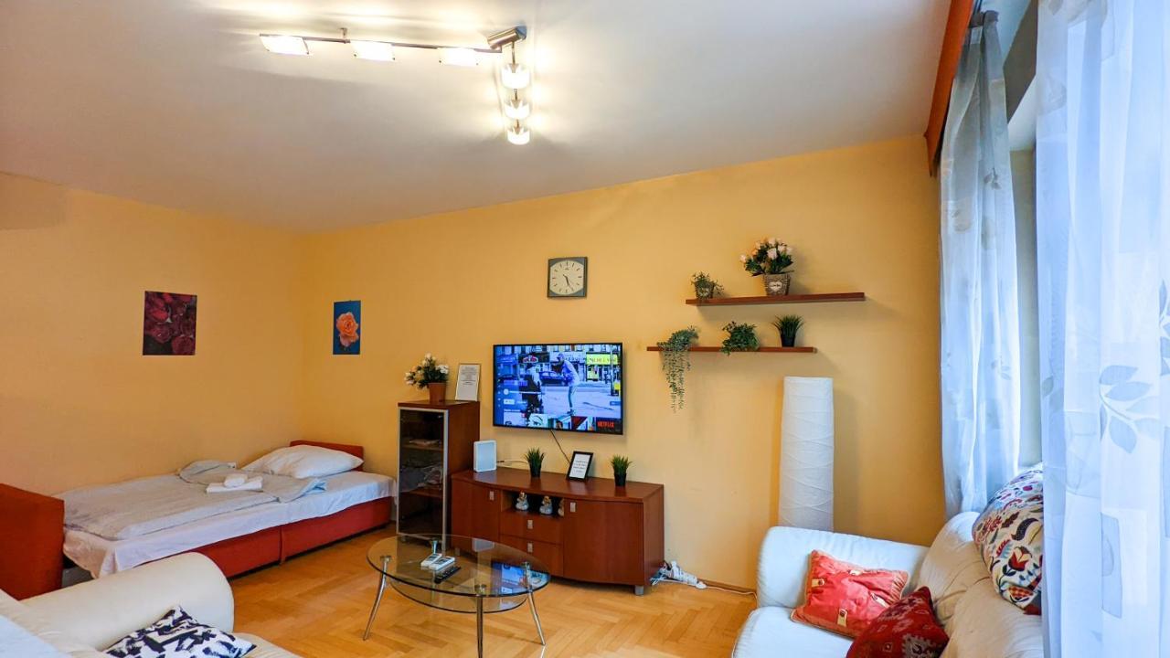 Skytop Modern Condo In Heart Of Downtown Будапеща Екстериор снимка